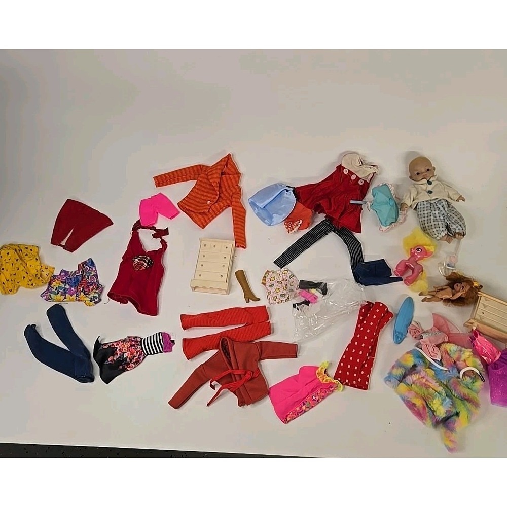Vintage Barbie Clothes‎ And Other Doll Accesories Lot